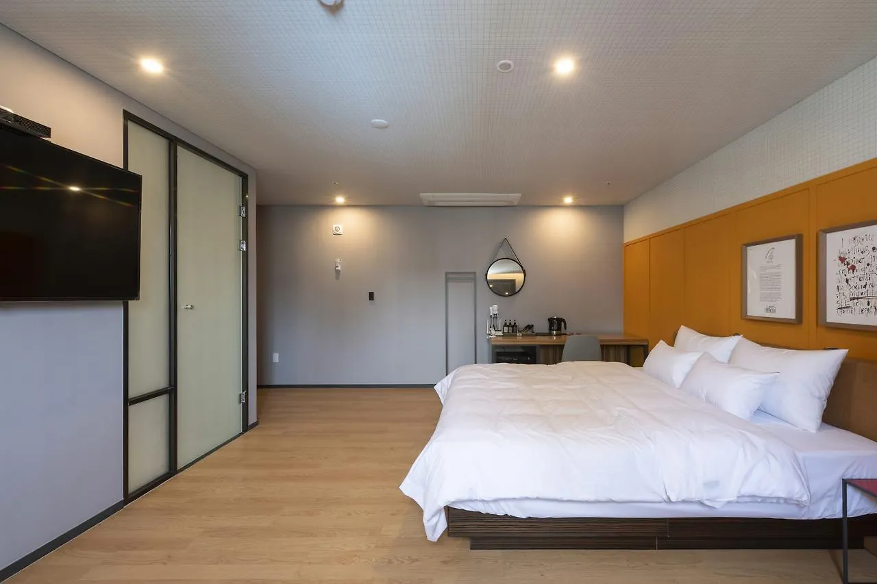 Seomyeon Brown-Dot Hotel Gold Пусан 3*,