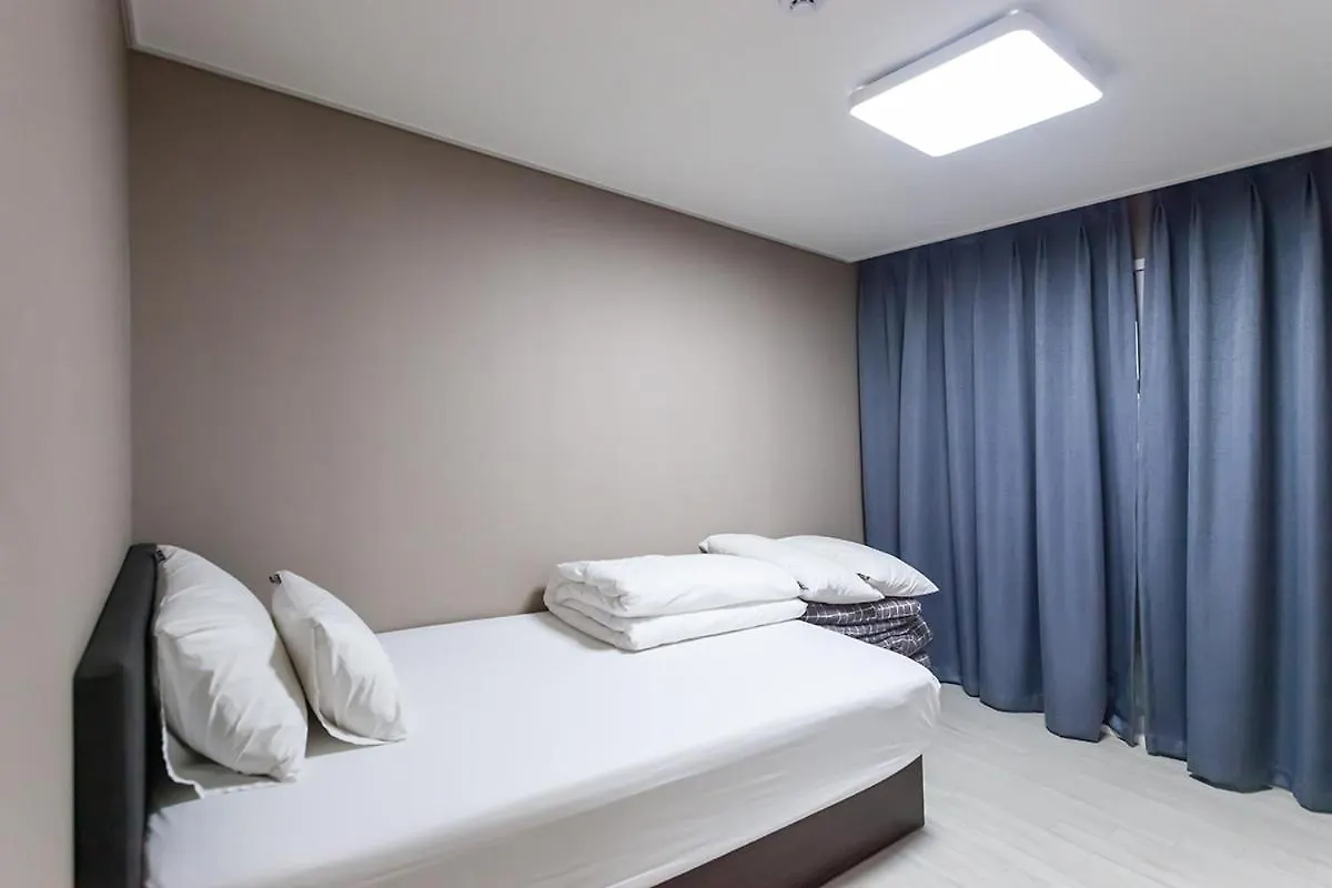 Seomyeon Brown-Dot Hotel Gold Пусан 3*,
