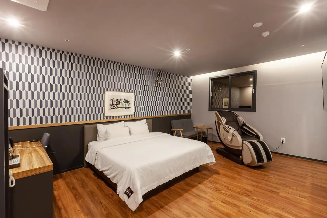 Seomyeon Brown-Dot Hotel Gold Puszan